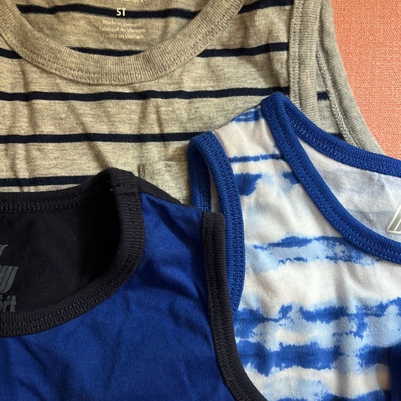 Bundle of 5 boys tanks tops 5T - Picture 3 of 4